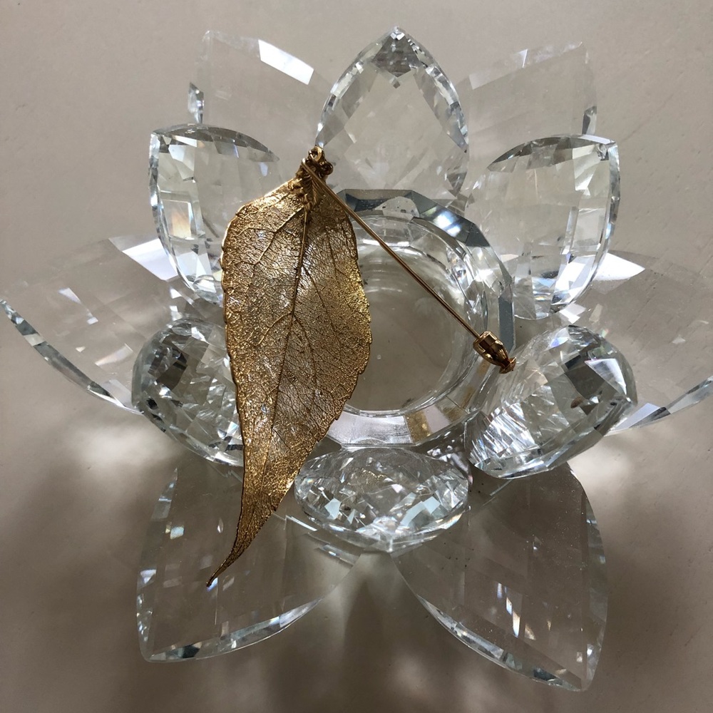 Real leaf dipped in gold pin or pendant